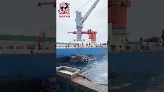 How to hang pneumatic fender well on a big ship hoisting crane [upl. by Palmer]