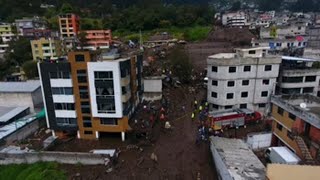 A 18 asciende la cifra de muertos por un aluvión en Quito [upl. by Vassar]