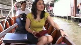 Shopping at Bangkoks floating market [upl. by Pavlov]