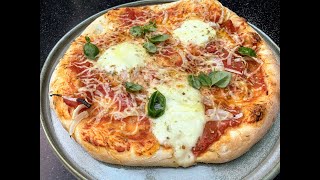 Pizzadeeg met gist met Ann Koekepan [upl. by Klockau]