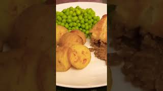 Minced beef pie aka ‘mince round’ another Scottish classic 😋🏴󠁧󠁢󠁳󠁣󠁴󠁿 click for the recipe ❤️ [upl. by Alih934]