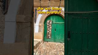 Por qué son tan grandes las puertas de Castrillo de los Polvazares rural leon pueblos [upl. by Stilu]