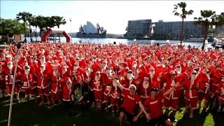 Der Nikolaus in Australien Santa Fun Run durch Sydney [upl. by Ocinemod]