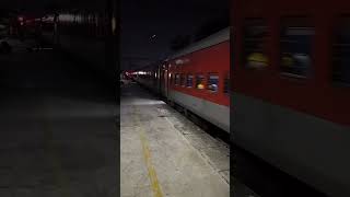 12107 Mumbai LTT Sitapur SF Exp arriving on Platform no 2 Mohibullapur [upl. by Ise]