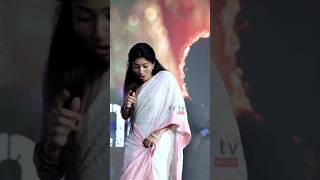 Her phone 🤳 fell down 😯viralshort saipallavi amaran love [upl. by Rhona]