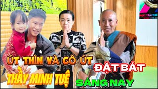 Út Thìn và Cô Út đặt bát Thầy Minh Tuệ sáng naythichminhtue minhtue [upl. by Reniti167]