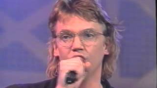 Henk en Henk Sinterklaas wie kent hem niet live gezongen Ned Muziekland 29 nov 1990 [upl. by Belvia]