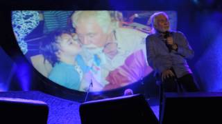 Kenny Rogers at the North Georgia State Fair singing quotTo Mequot amp his family comes on stage [upl. by Uphemia]