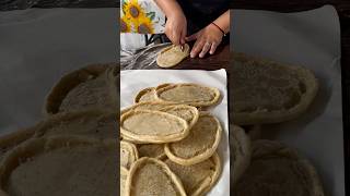 Preparando sopes a mano en el tianguis sopes garnachas antojos viral parati [upl. by Tannenwald161]