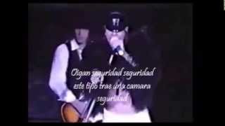 Axl Rose vs Fanatico con camara Sub Español [upl. by Gaudette]