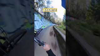 À quelle vitesse peuton rouler en VTT sur une piste de bobsleigh 👀🤯MattJones [upl. by Idelle]