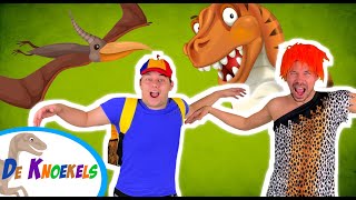 We gaan naar de DINOS TOE  LIED Holbewoner en Toby  De Knoekels  Kinderliedjes  Theater [upl. by Armitage717]