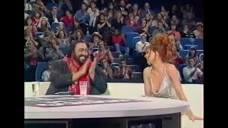 Quand Mylène Farmer chante devant Luciano Pavarotti [upl. by Euqinomahs817]