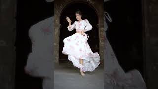 Banni tharo chand sari so mukhro dance femaledancer dancecover amazingdancer rajasthan [upl. by Atsillak]