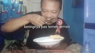 makan ikan lele gorengsambel cabe rawitrasanya pedes selangit [upl. by Namaan]