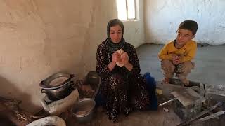 quot🍳☀️ Preparing a Nomadic Breakfast by Zahra Dehzireh for Her Children 🥖🧈quot [upl. by Odnalref]