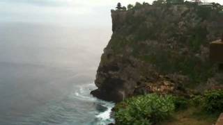 معبد أولو واتو في بالي إندونيسيا Uluwatu temple in bali Indonesia [upl. by Anaicul]