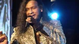 Chhupana Bhi Nahin Aata sung by Vinod Rathod in Kuwait on 12th April 2013mp4 [upl. by Llyrad]