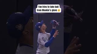 This fan tried to steal the ball from Mookie Betts glove 😲 shorts [upl. by Siesser]