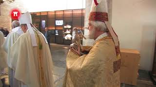 Volle grote Sint Laurens Kerk beleeft zeldzame Hoogmis [upl. by Katinka]