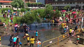 Guerra de agua en las fiestas de Desierto Barakaldo [upl. by Flinn]