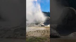 🌋 The Pure Magic of Yellowstone’s Geysers – A Scene You’ll Never Forget 💧🌄 viral [upl. by Nwahsyar]