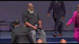 FULL LIVE VIDEO Bishop Pastor TD Jakes Suffers Medical Emergency Live On Service Stage😰💔🚑Prayers🙏🏽 [upl. by Nedda]