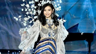 Victorias Secret Fashion Show Angels Support Ming Xi After Falling Alessandra Ambrosio Takes H… [upl. by Klara657]