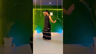 Aashiqon me jiska title titanic shortsviral danceclips dance trending dancesongcover bollywood [upl. by Milah]