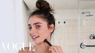 Taylor Hills 10Minute Guide to Her Fall Look  Beauty Secrets  Vogue [upl. by Sholes701]