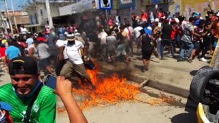 Linchan a personas a las que acusaban de robar niños en Ecuador [upl. by Nnahaid]