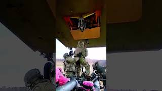 Mounting an M777 Howitzer onto a CH47 Chinook helicopter [upl. by Amhser]