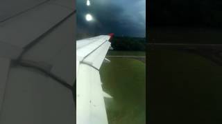 Pemandangan landing di pesawat air asia bandara singapore [upl. by Ailic]