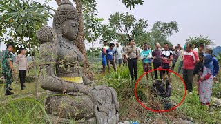 lamongan gempar tiba² muncul arca di ladang milik warga begini ceritanya [upl. by Bobinette503]