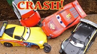 Cars 2 Launching Play Set Lightning McQueen Crashes On Impact Lewis Hamilton Memo Rojas [upl. by Tiat136]