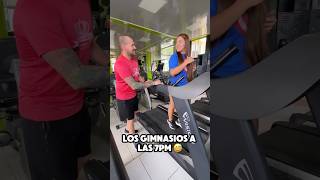 Gimnasios a las 7pm en Colombia 🇨🇴 😅 humor risas gym [upl. by Merridie449]