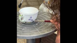 La decorazione di una Tazzina da Caffè in Ceramica di Faenza Garofano [upl. by Vitus]