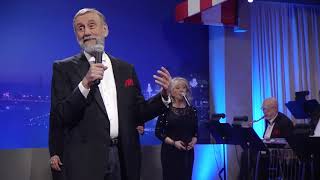 Ray Stevens  quotIm My Own Grandpaquot Live on CabaRay Nashville [upl. by Mirak]