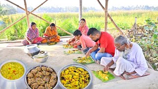 কনকনে শীতে গরম গরম খিচুড়িভেজ পকোড়া আর নিরামিষ লাবড়া একদম জমিয়ে খাওয়া দাওয়া  KHICHURI RECIPE [upl. by Ryhpez694]