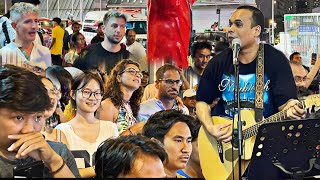 Pelancong dari Italy rancak Menyanyi  seniman jalanan Bukit Bintang jadi tumpuan orang Lepak santai [upl. by Launamme680]