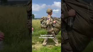 Les parachutistes britanniques contrôlés par la douane dans un champ en Normandie [upl. by Lohse]