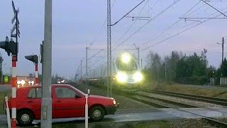 Pendolino  Przejazd kolejowy niestrzeżony [upl. by Carlee]