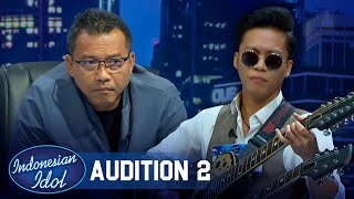 Membawa Double Neck Guitar Penampilan Lorenzo Bagaikan Bon Jovi  Indonesian Idol 2021 [upl. by Aronoel]