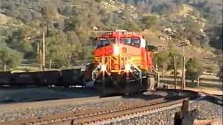 BNSF trains meet at Tehachapi Loop [upl. by Mannie]