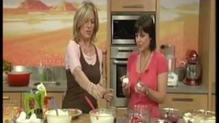 Annabel Langbein makes OneMinute Trifle and Parfait on Good Morning 2008 [upl. by Norehs576]