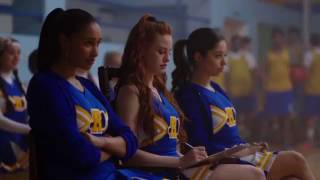 RIVERDALE  1X01 Veronica kiss betty  veronica embrasse betty [upl. by Rudman]