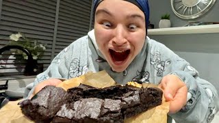 MAKING BROWNIES LIVE EHEH👹  LaigaLuvsCats is live [upl. by Nairahcaz]