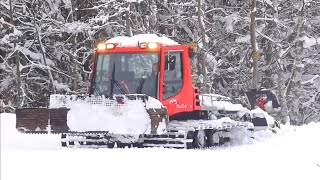 En immersion avec les pisteurs secouristes et les dameurs de Savoie Grand Revard [upl. by Novla592]