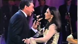 Un Viejo Amor Ana Gabriel amp Marco Antonio Muñiz [upl. by Vatsug276]