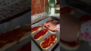 Porsiyonluk pratik pizza tarifi tarifrecipeshort food burger easyfoodtomakeathome [upl. by Sam]